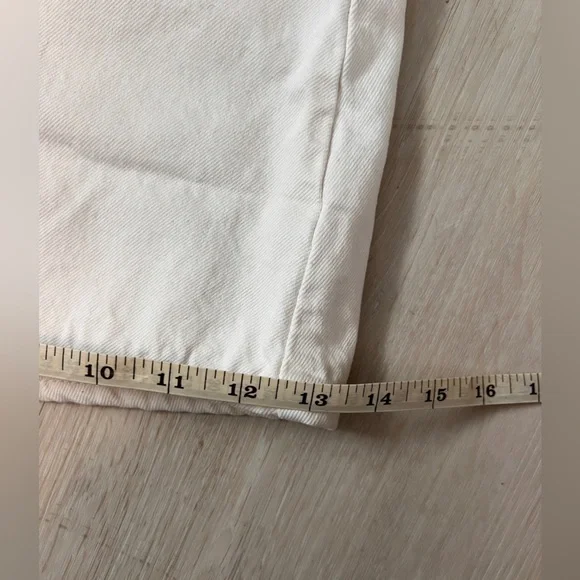 Levi’s High Rise Loose Shorts - Picture 14 of 16